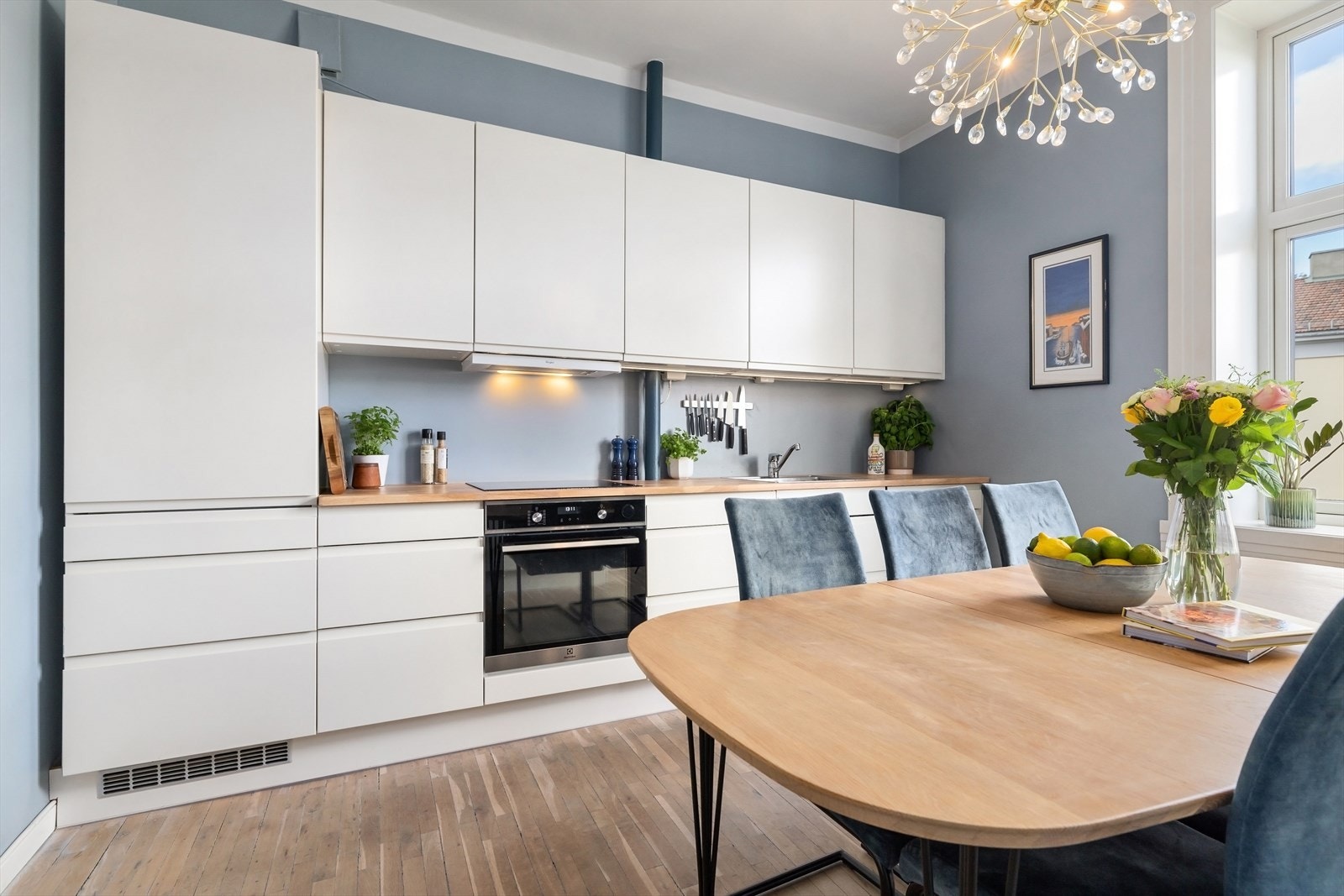 Tidsriktig kjøkkeninnredning fra HTH (2017). Galleribilde