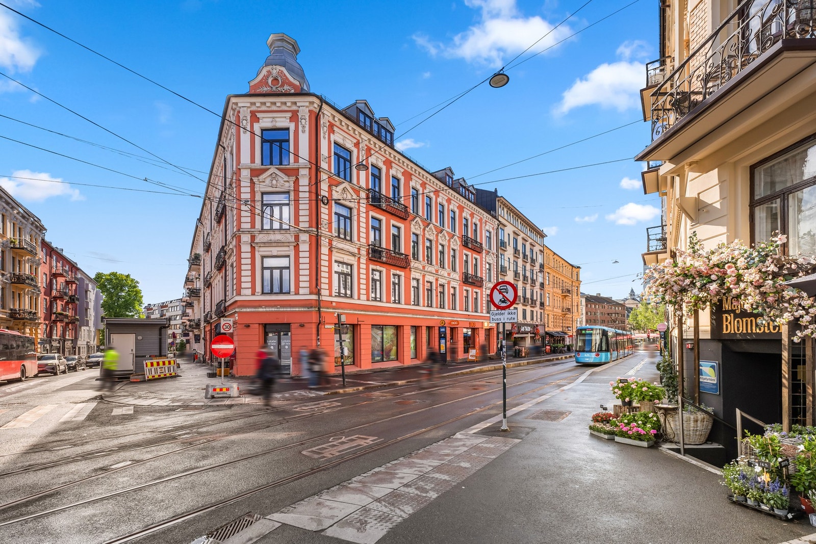 Svært god tilgang på offentlig kommunikasjon med Majorstuen stasjon i nærhet. Galleribilde