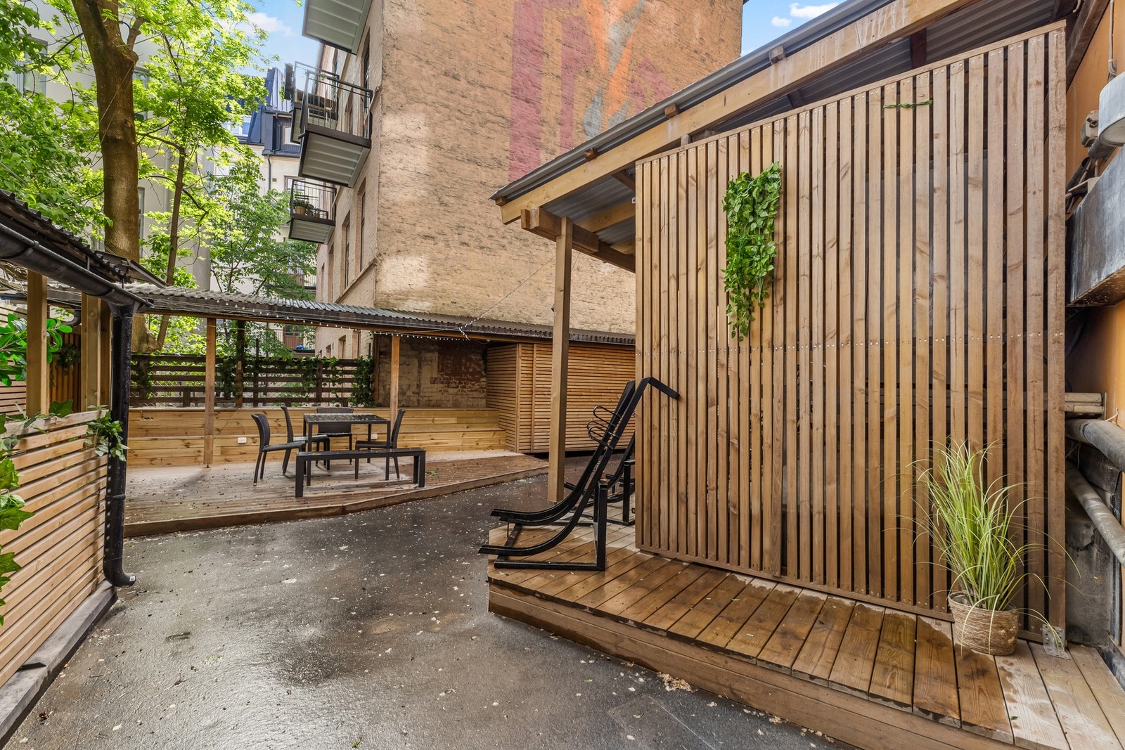 Pent opparbeidet felles bakgård. Galleribilde