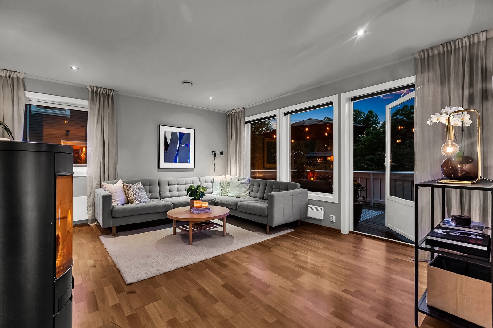 Når mørket senker seg blir det ekstra hyggelig stemning her. Galleribilde