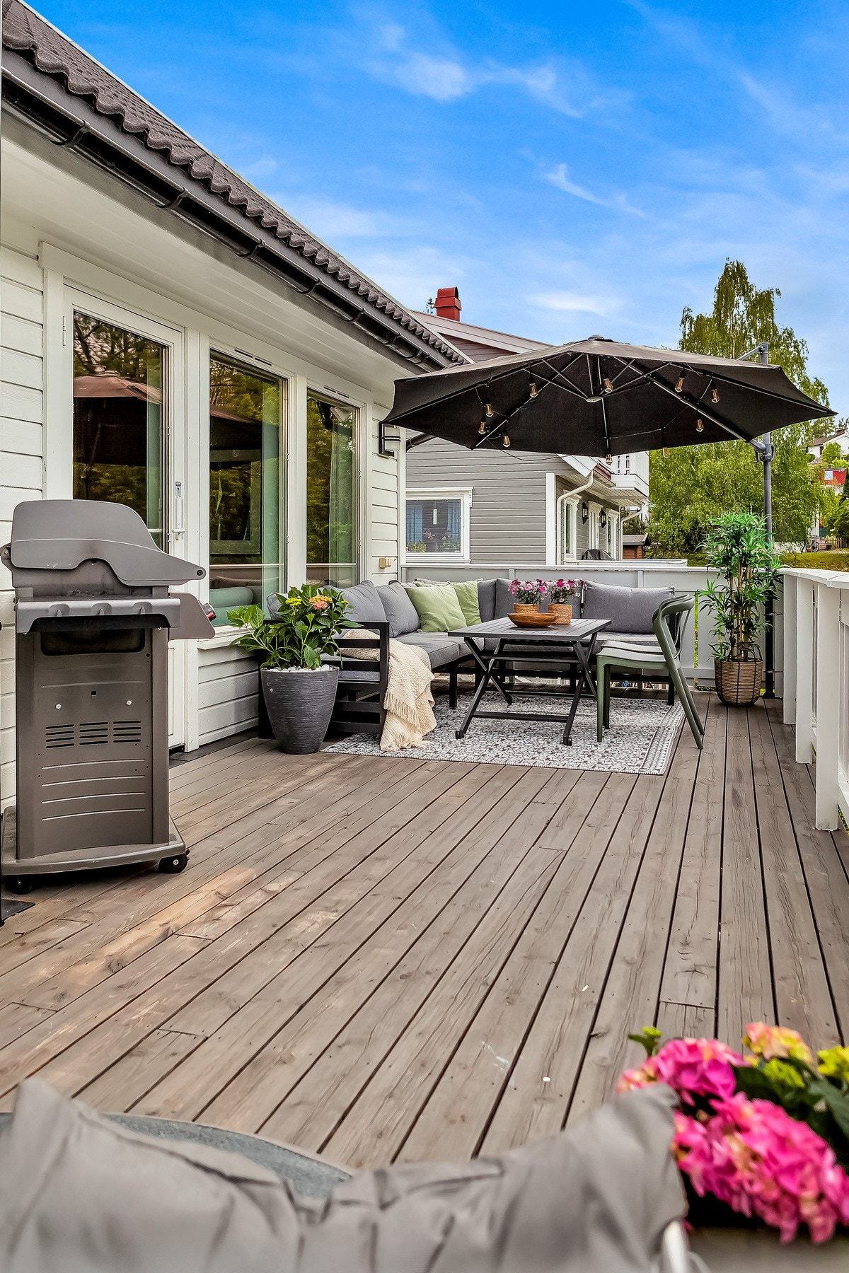 Fra stuen er det utgang til en hyggelig balkong på hele 27 kvm. Galleribilde