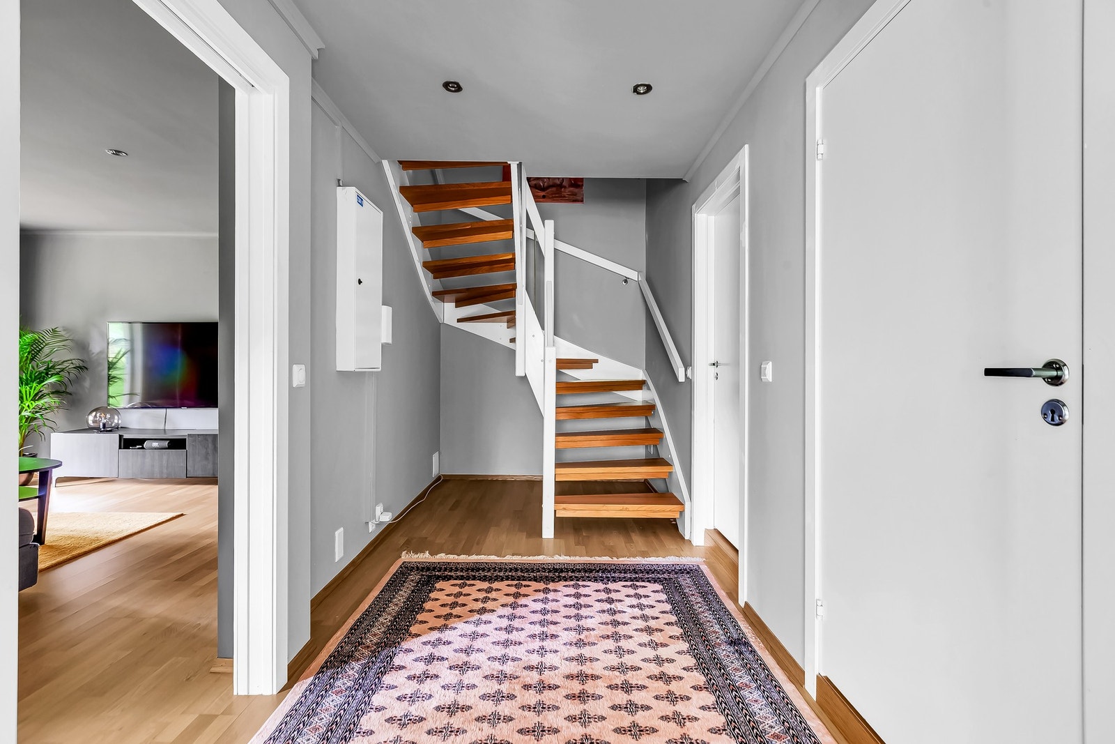 Det er varmekabler i alle gulvene i underetasjen. Galleribilde