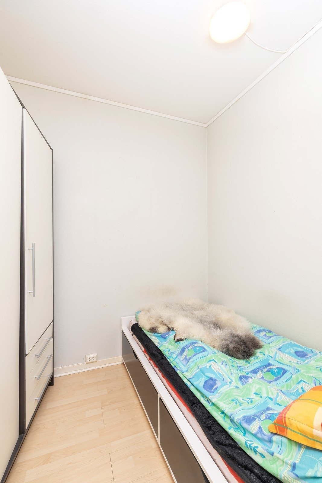 Dette rommet var tidligere del av fellesareal, men er inntatt i leiligheten etter reseksjonering i 2005. Se nærmere info i salgsoppgaven. Galleribilde