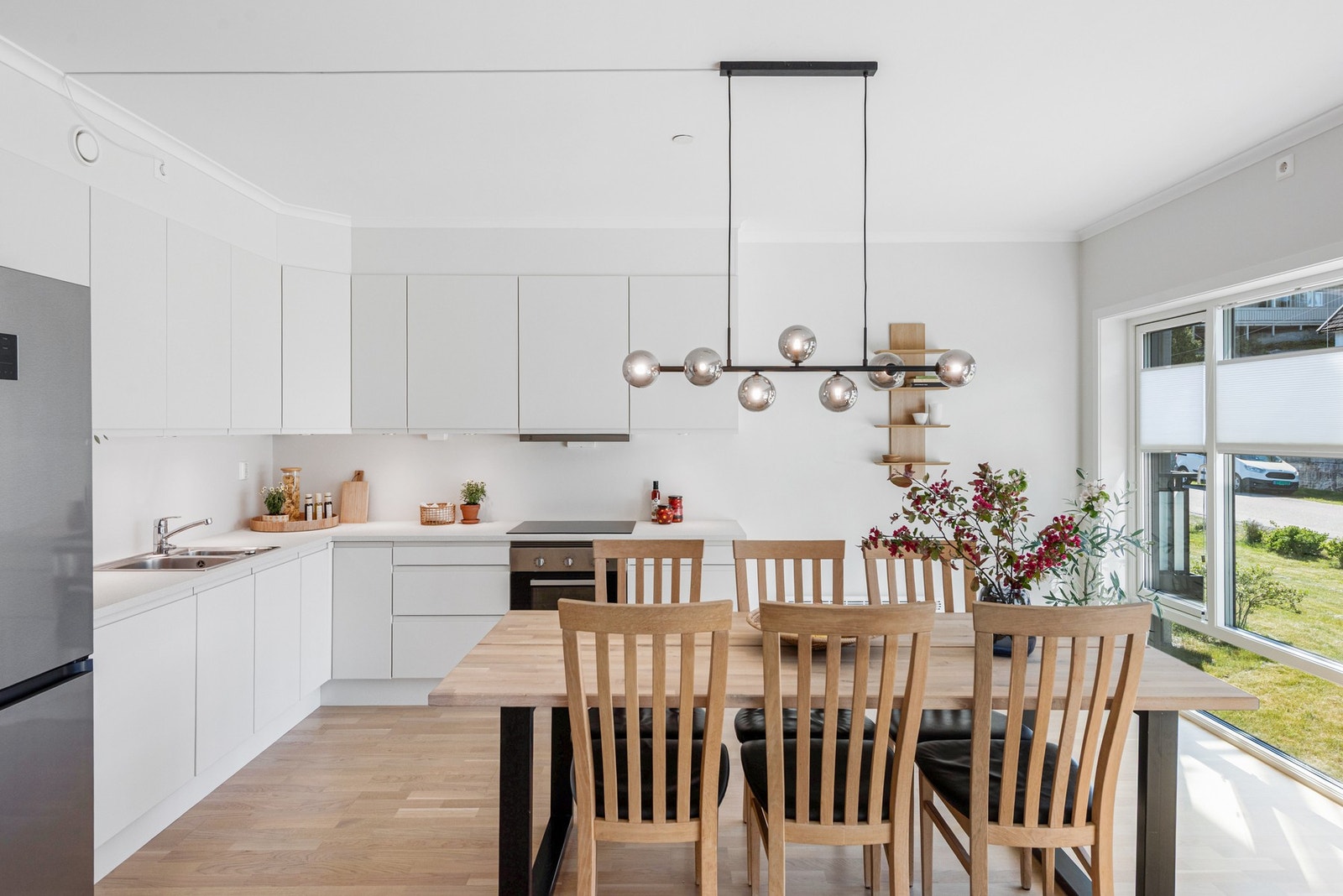 Stilren og moderne leilighet med trappefri adkomst i 1. etg Galleribilde