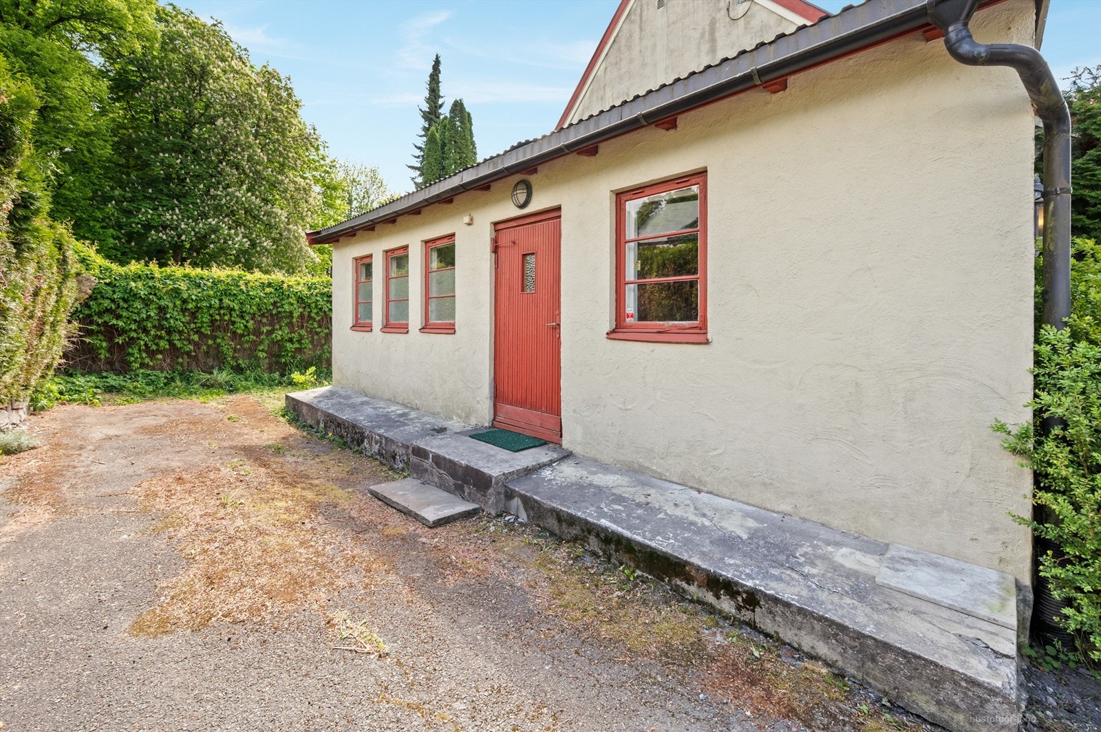 Gruset innkjørsel/gårdsplass Galleribilde