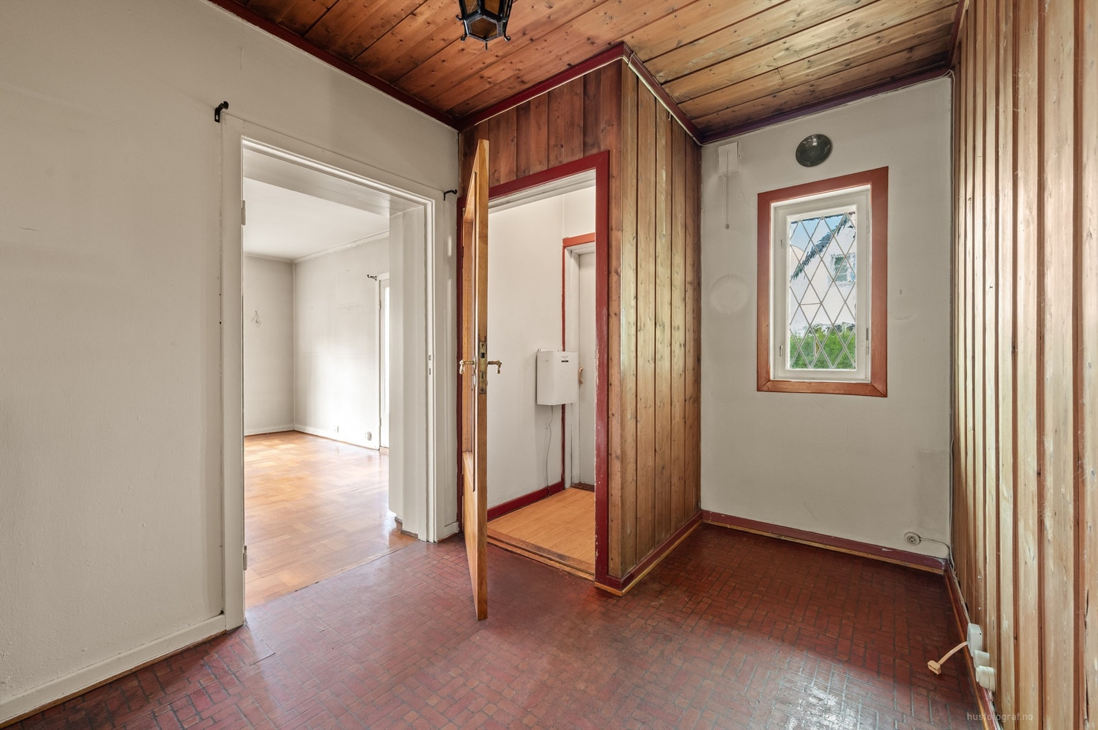 Entré og gang i 1. etasje Galleribilde