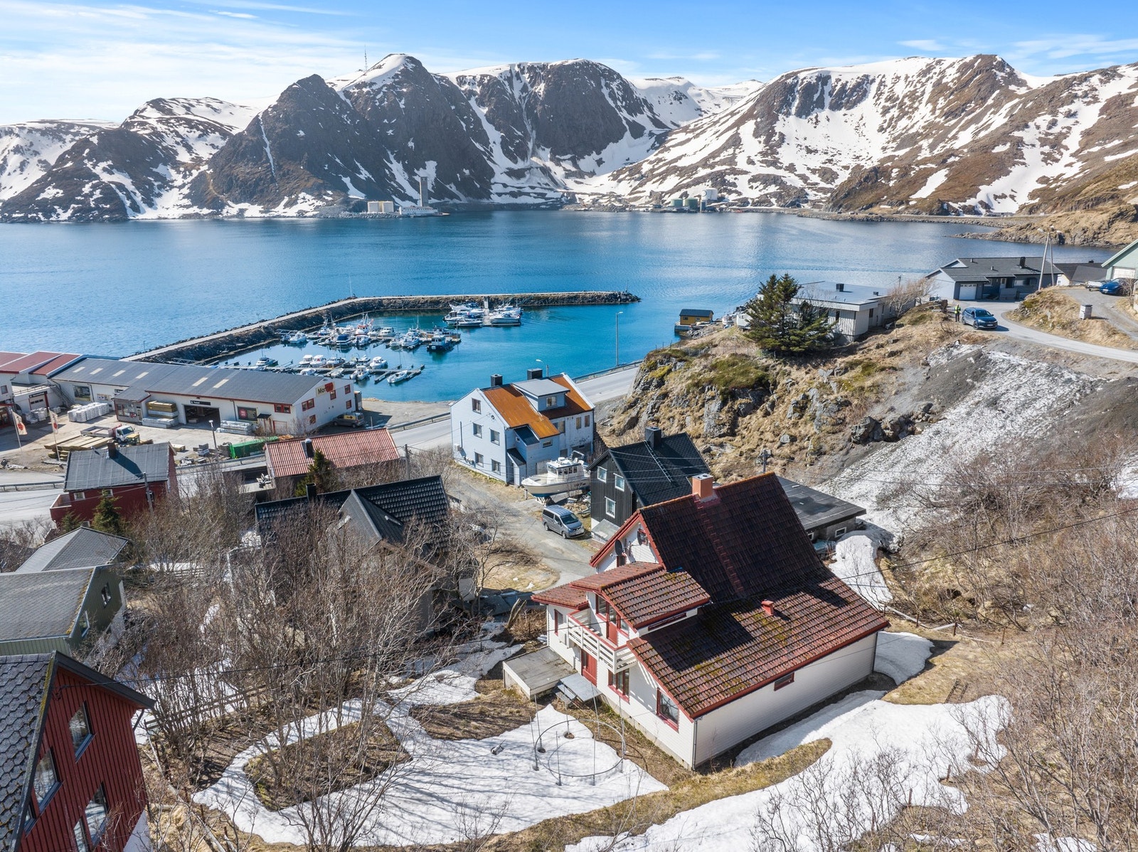 Velkommen til Nordkappveien 23 - Romslig enebolig over 3 plan Galleribilde
