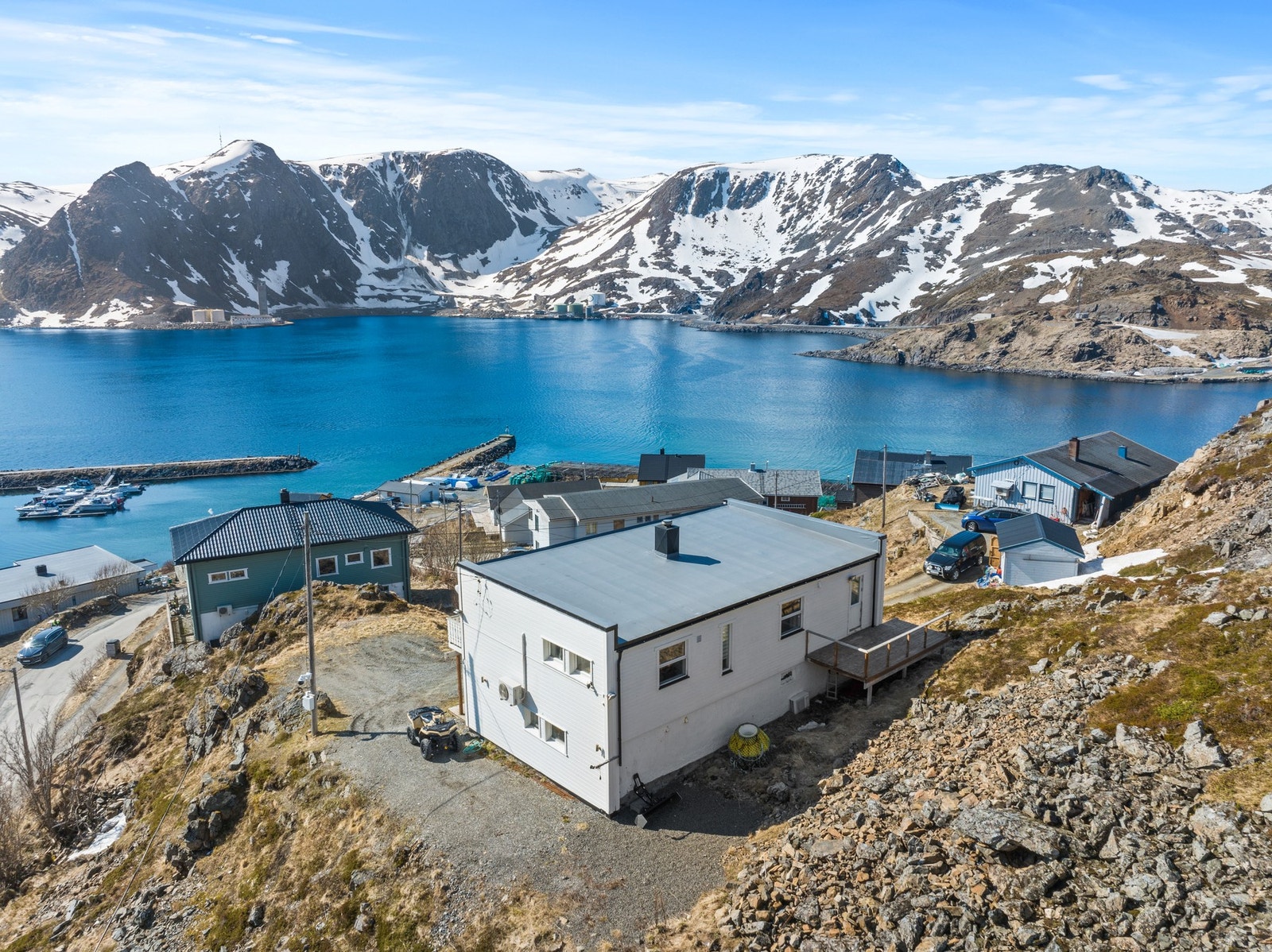 Velkommen til Holmbuktveien 5A - Flott utsikt over innseilinga Galleribilde