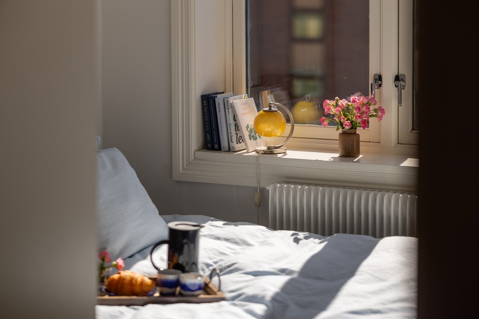 Gode innvendige lysforhold, hele leiligheten er vendt mot skjermet felles gårdsrom. Galleribilde