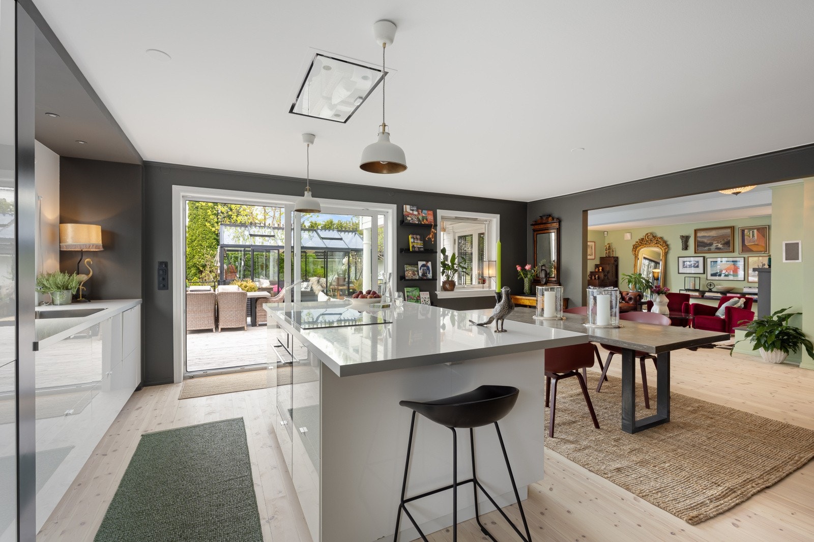 Praktisk og funksjonelt kjøkken med utgang til uteplassen! Galleribilde