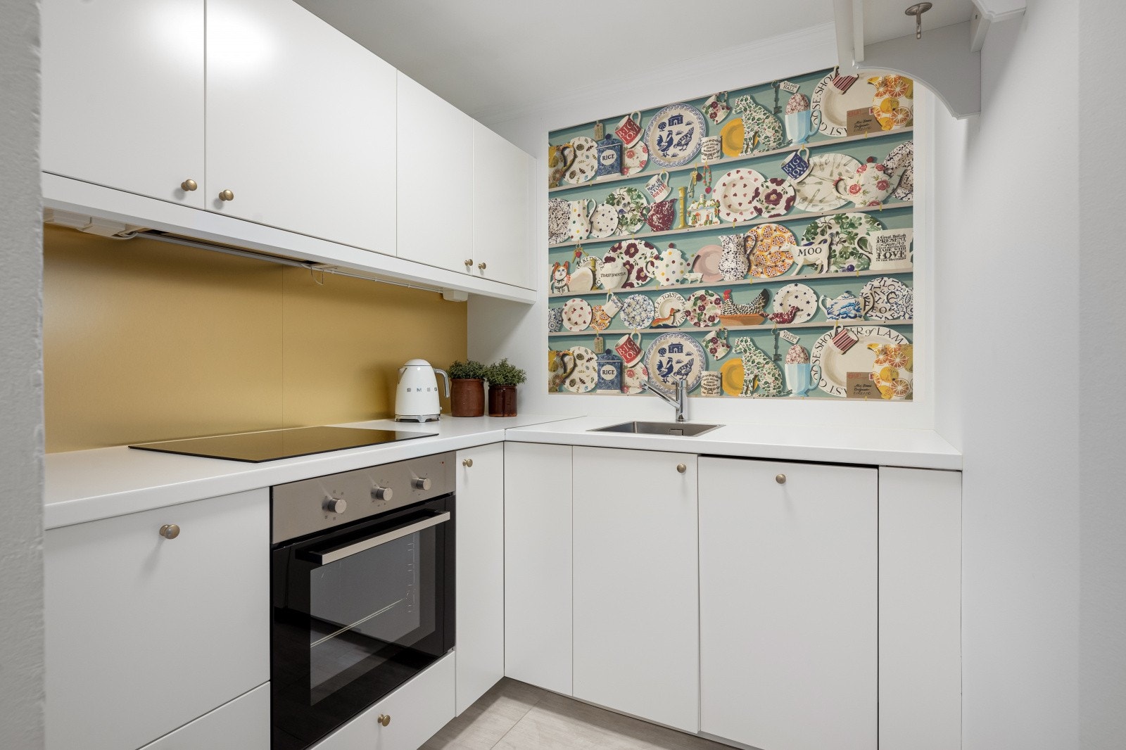 Praktisk og elegant kjøkkeninnredning i utleiedelen. Galleribilde