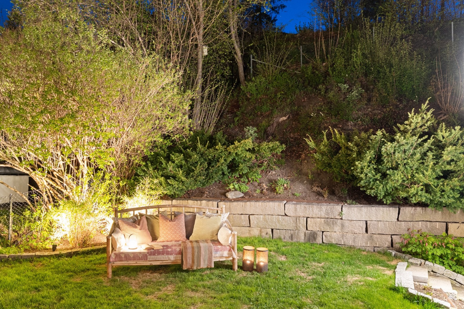 Koselig hage! Delvis naturtomt i øvre del av tomten. Galleribilde