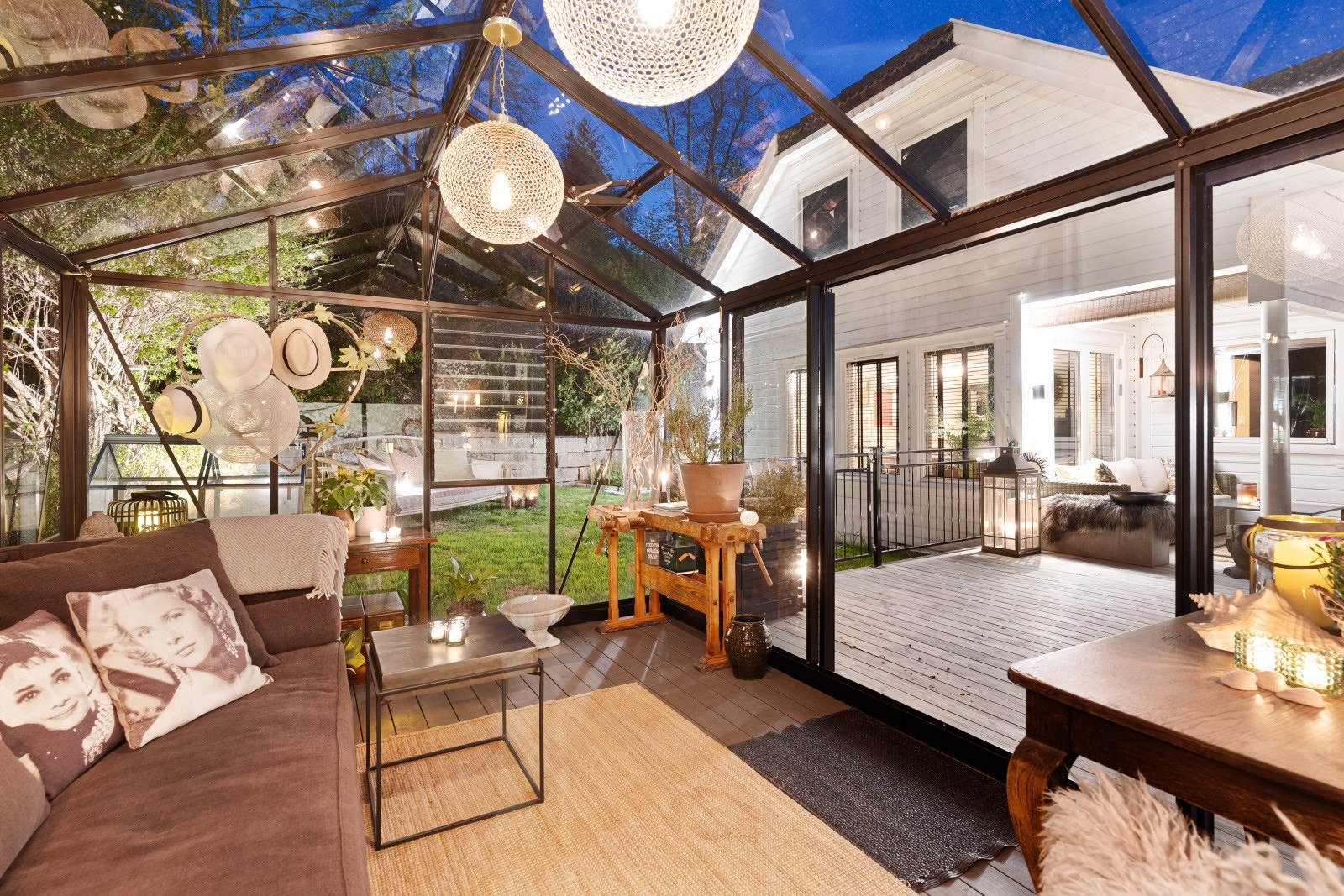 Hagestuen er godt utstyrt med innlagt strøm, tidsstyring for varme og takluker med sensor. Galleribilde