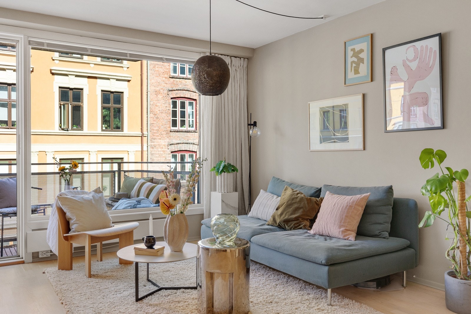 Utgang til balkong fra stue. Galleribilde