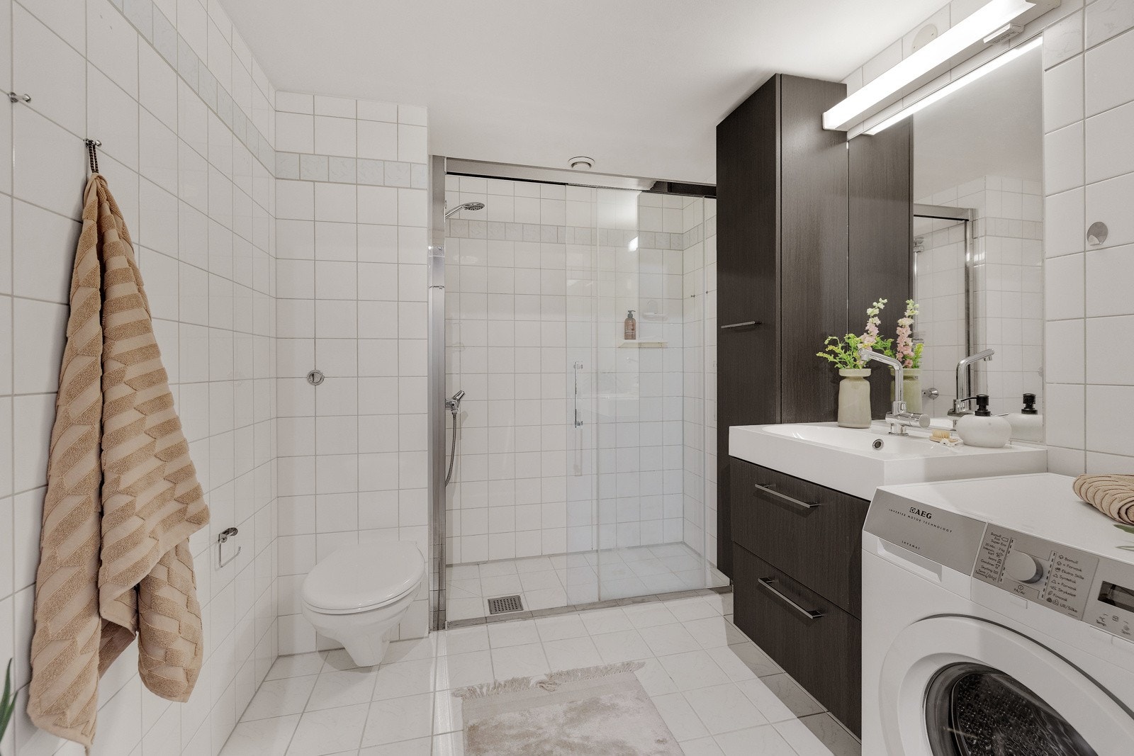 Flislagt bad av spesielt god størrelse. Galleribilde