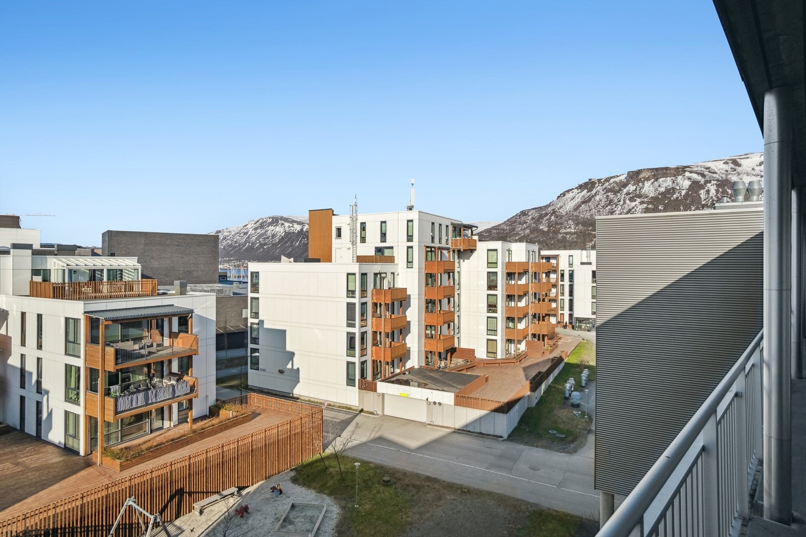 Borettslaget har en fin beliggenhet like ved sjøkanten. Galleribilde