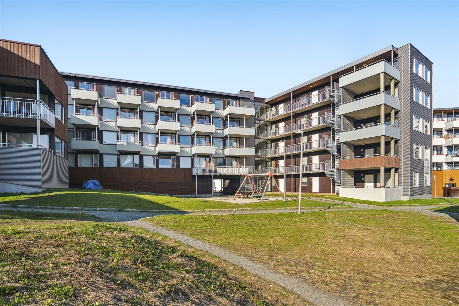 Fra leiligheten er det kort gangavstand til sentrum med alle sine fasiliteter. Galleribilde