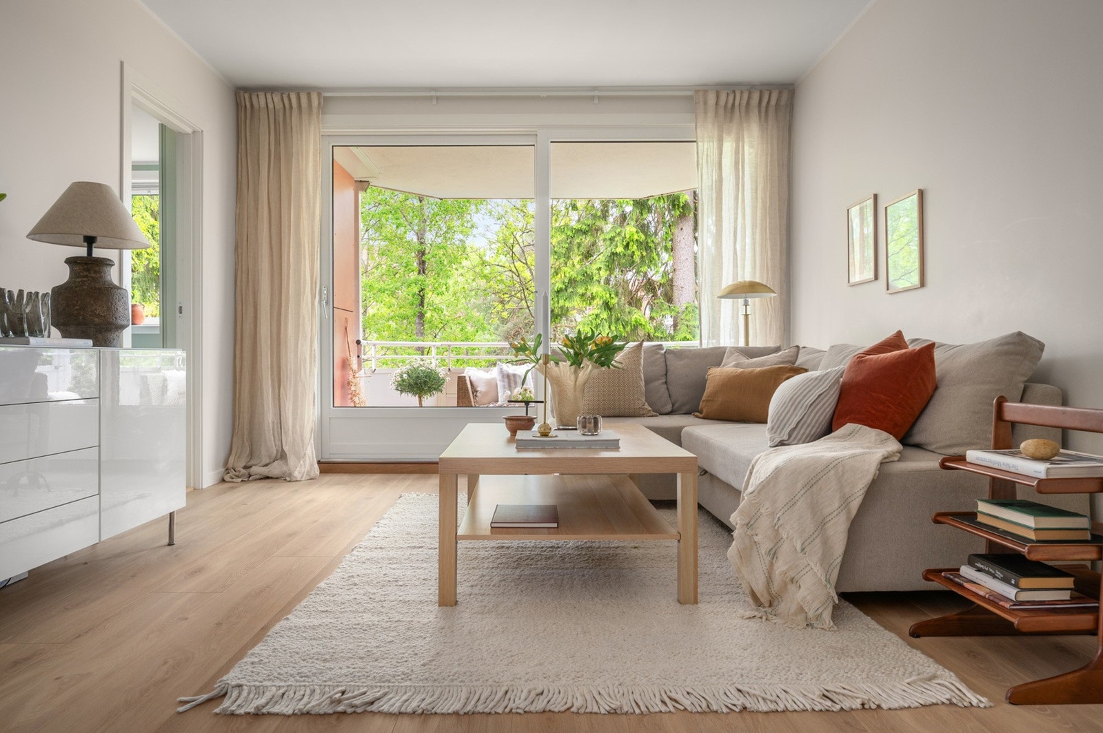 Hele leiligheten er belagt med varmefolie og nytt gulv. Galleribilde