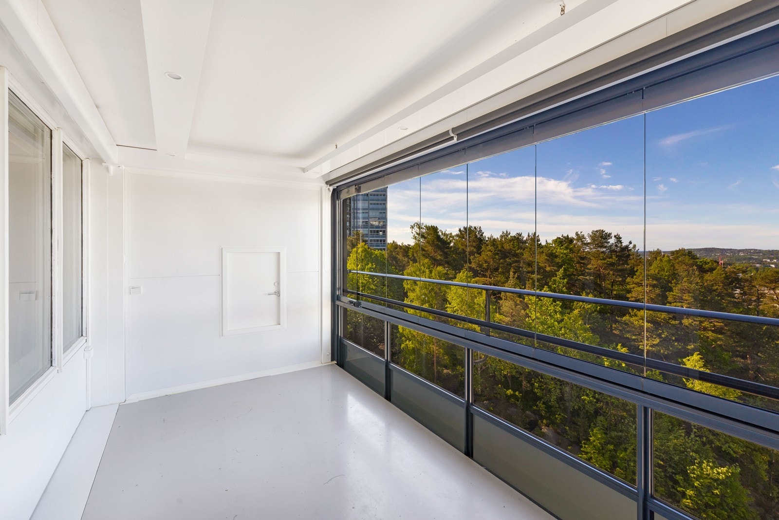 Hyggelig 2-roms leilighet med flott innglasset balkong Galleribilde