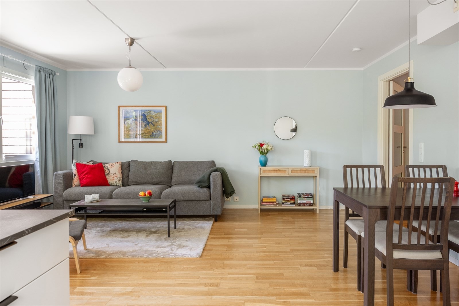 Leiligheten holder en pen, moderne standard med velholdte overflater Galleribilde