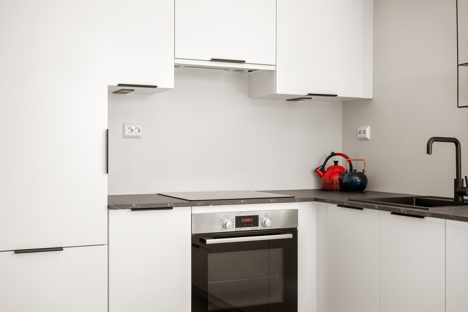 Innbydende kvalitetskjøkken i tidløs utførelse Galleribilde