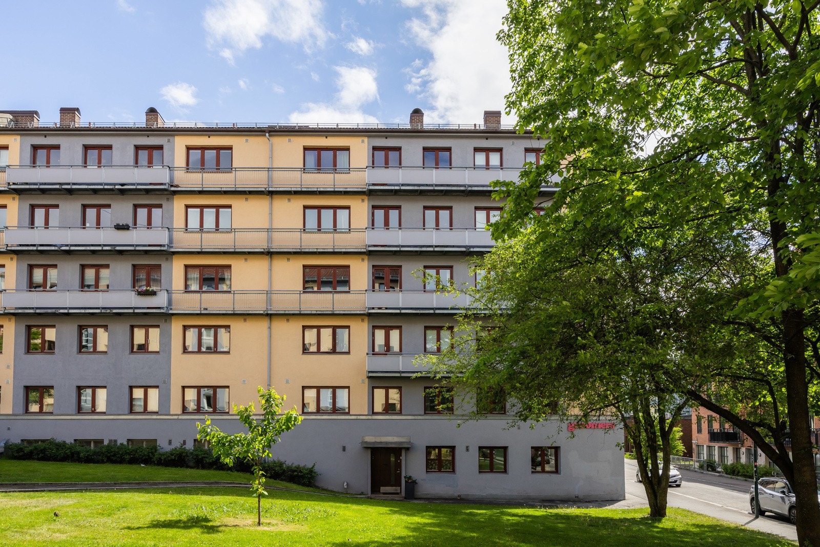 Boligen ligger rett ved populære Torshovparken, som byr på flott utsikt, store grøntarealer og en ny aktivitetspark. Kort vei til butikker, treningssentre, kaféer og yrende folkeliv. Galleribilde