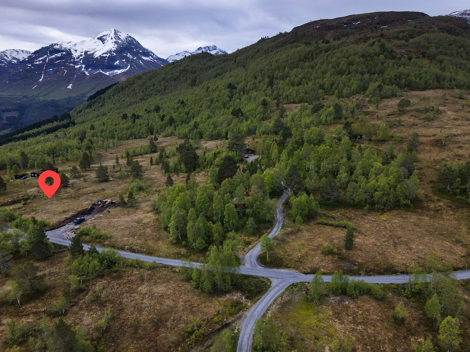 Dronefoto over tomteområdet. Tomt 7 markert (ca plassering) Galleribilde