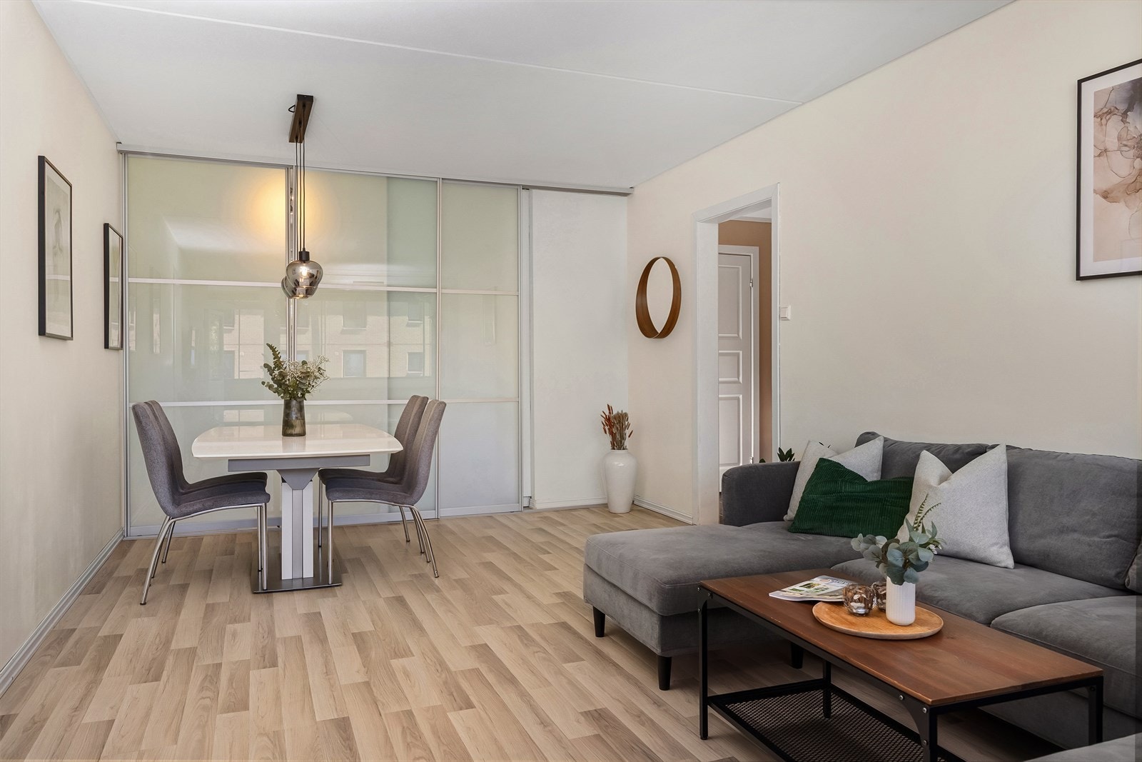 Leiligheten har en stor stueavdeling med god møbleringsfrihet. Galleribilde