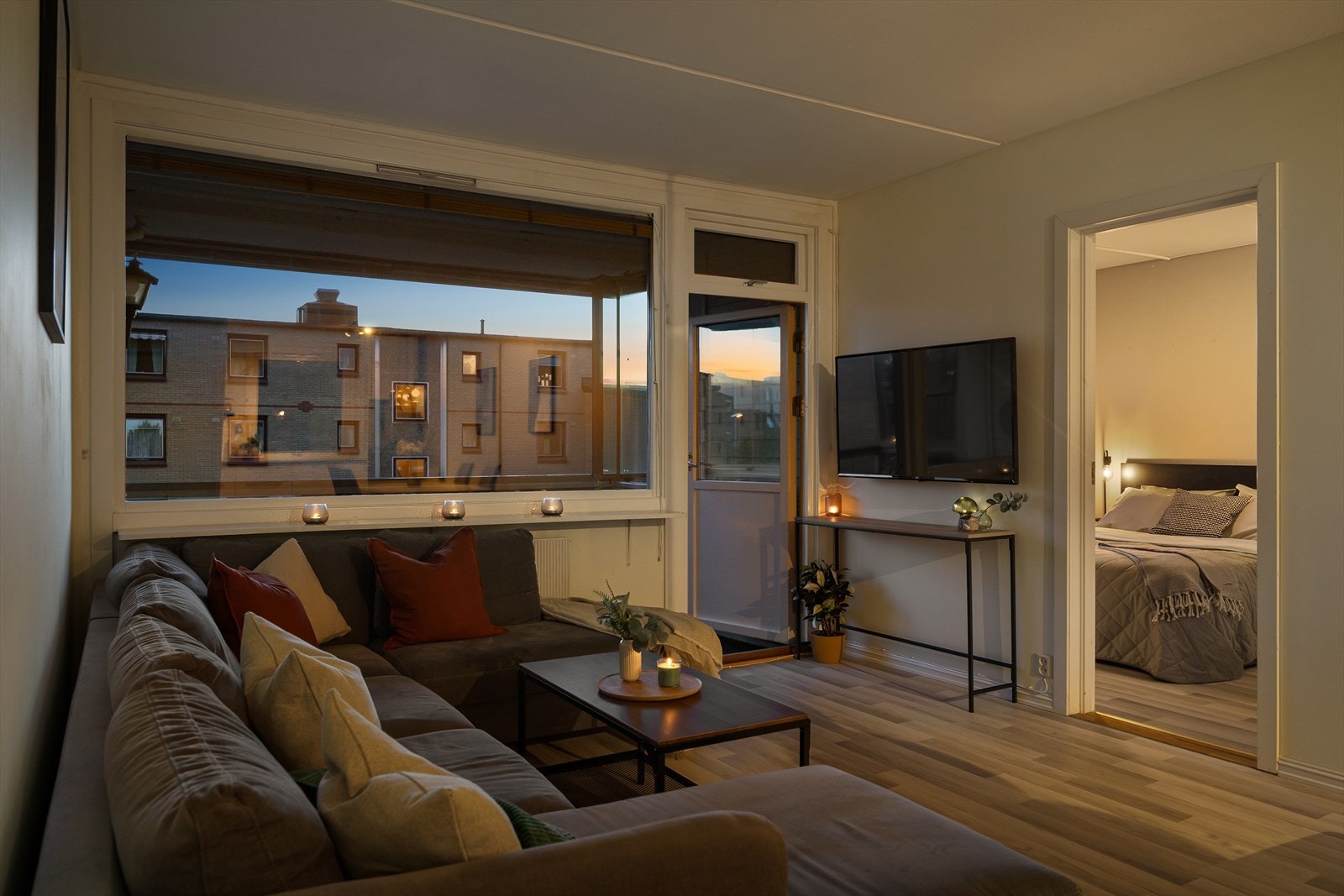 Stuen byr på en lun kveldsstemning. Galleribilde