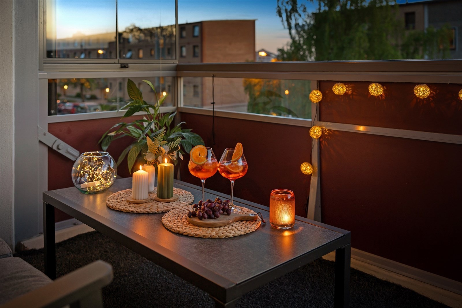 Leiligheten er en gjennomgående 3-roms andelsleilighet beliggende i et barnevennlig boligområde på Ulsrud. Galleribilde