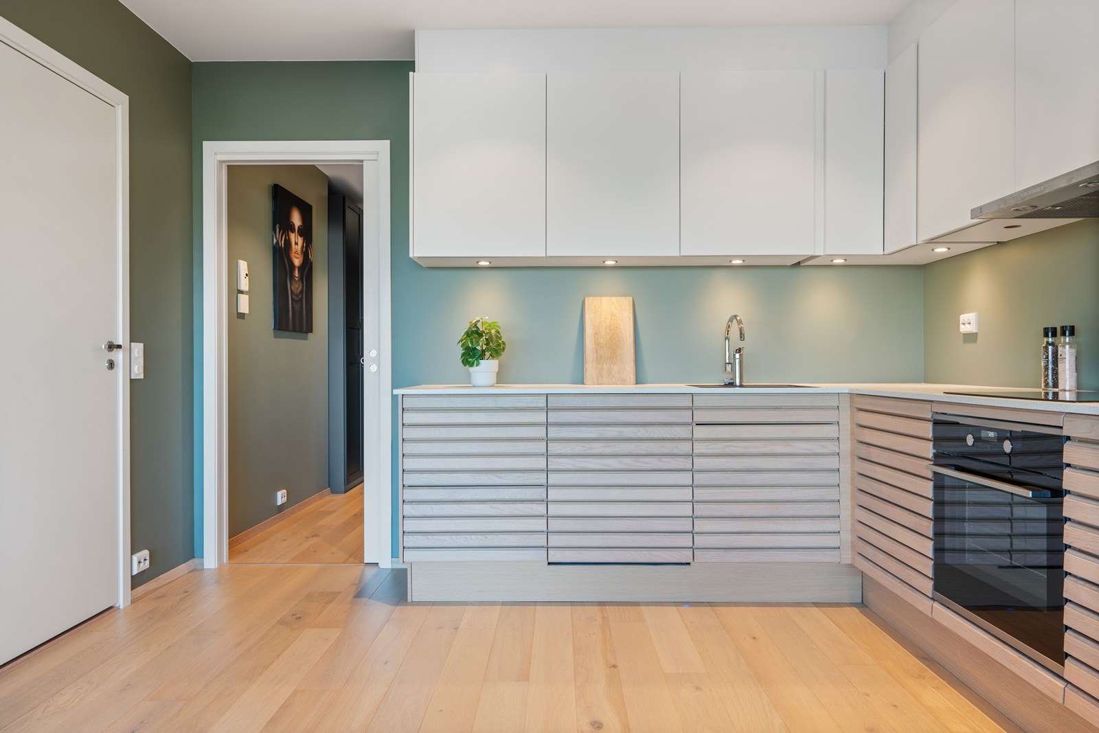 God skap- og benkeplass Galleribilde