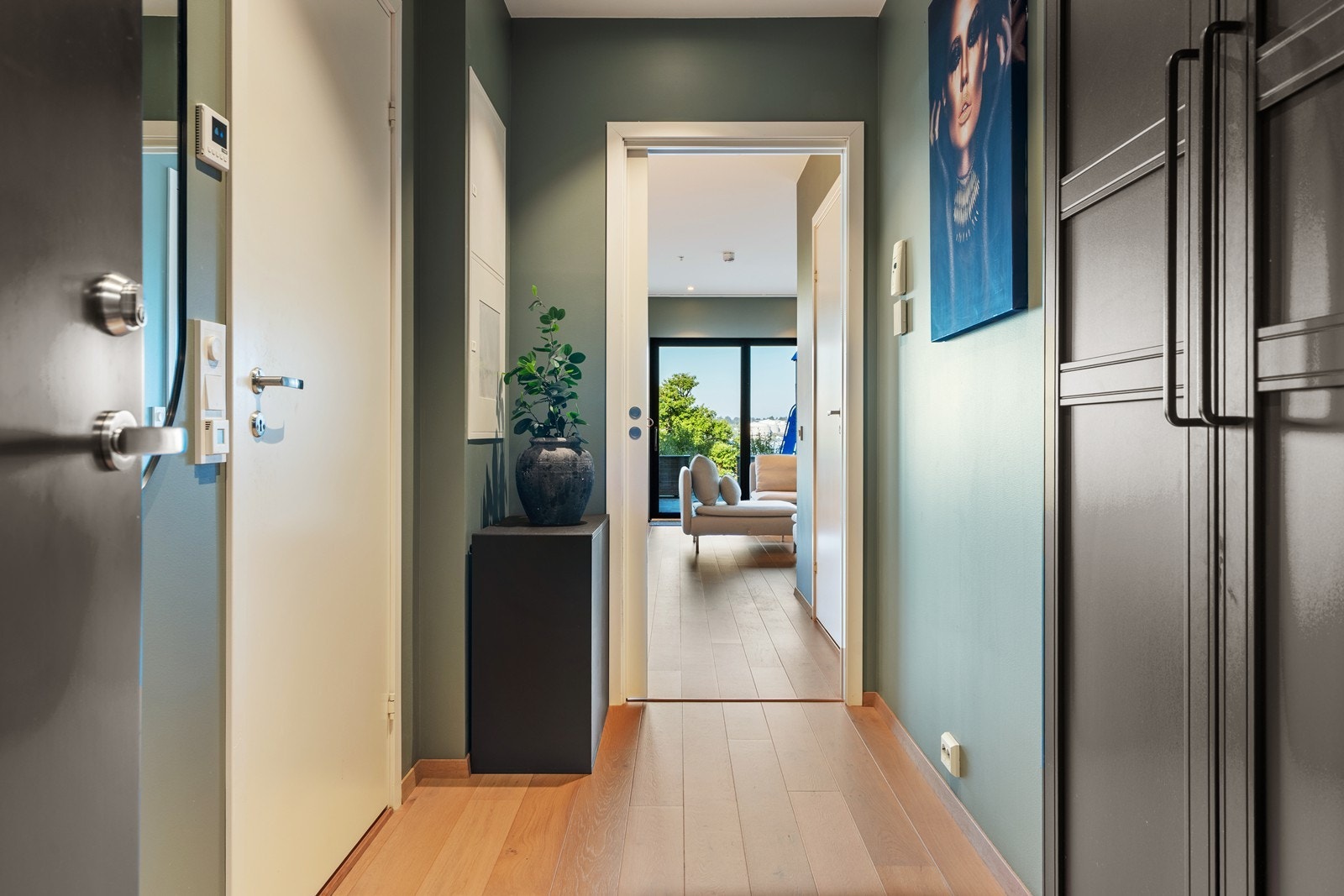 Praktisk skyvedør mellom stue og gang Galleribilde