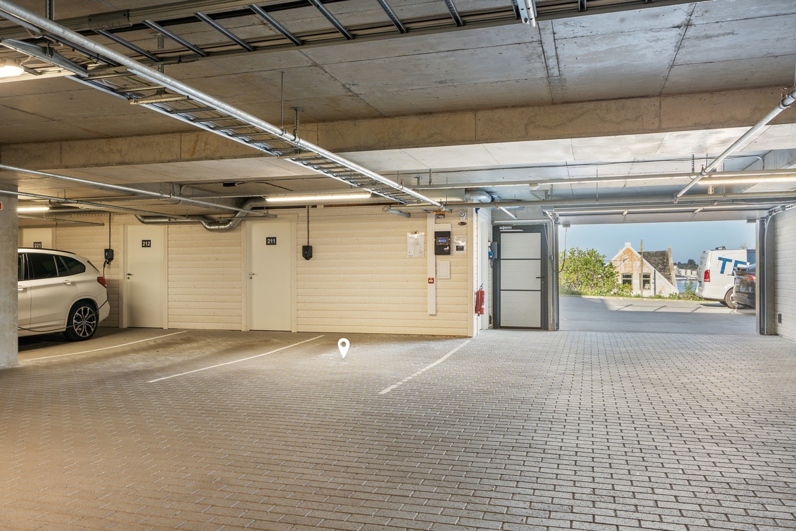 Parkeringsplass i lukket garasjeanlegg Galleribilde