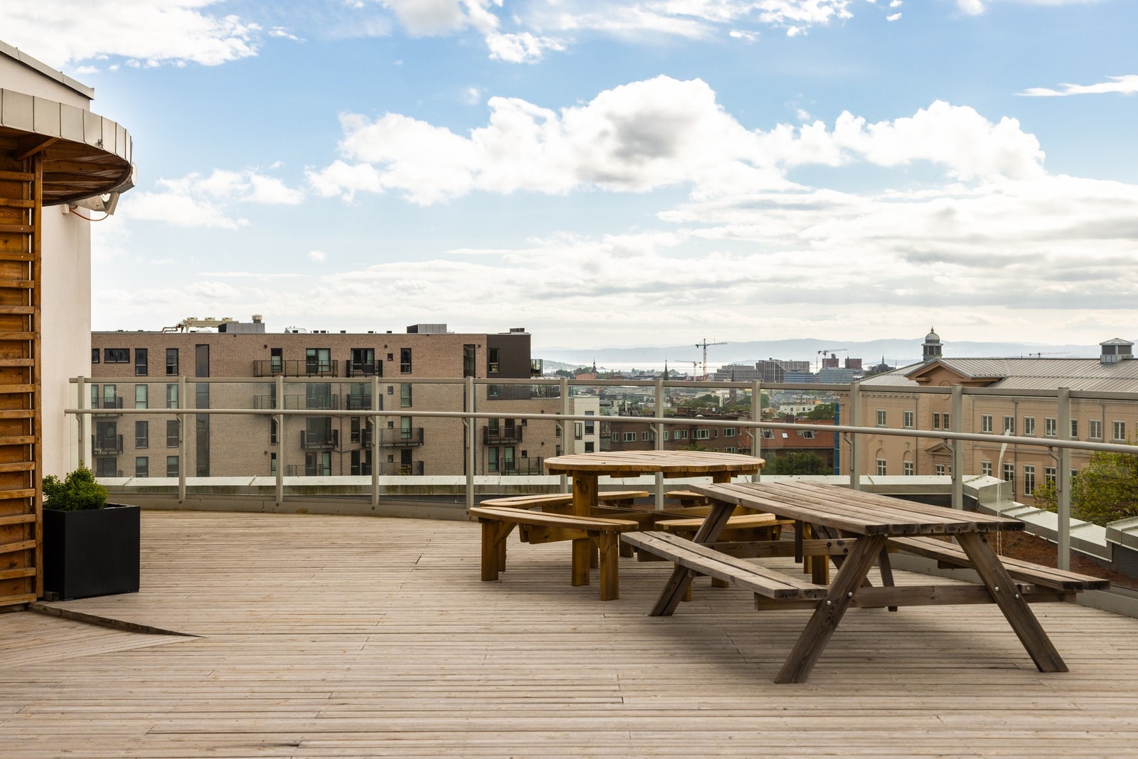 I borettslaget er det felles takterrasse med panoramautsikt helt ned til Oslofjorden. Galleribilde