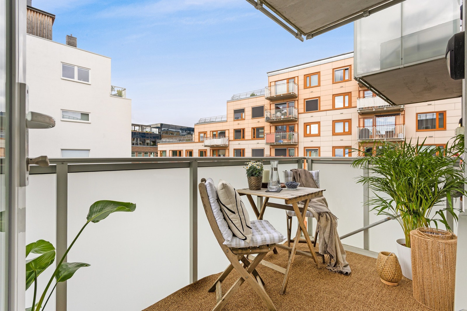 Her er det plass til balkongmøblement, grill og beplantning. Galleribilde