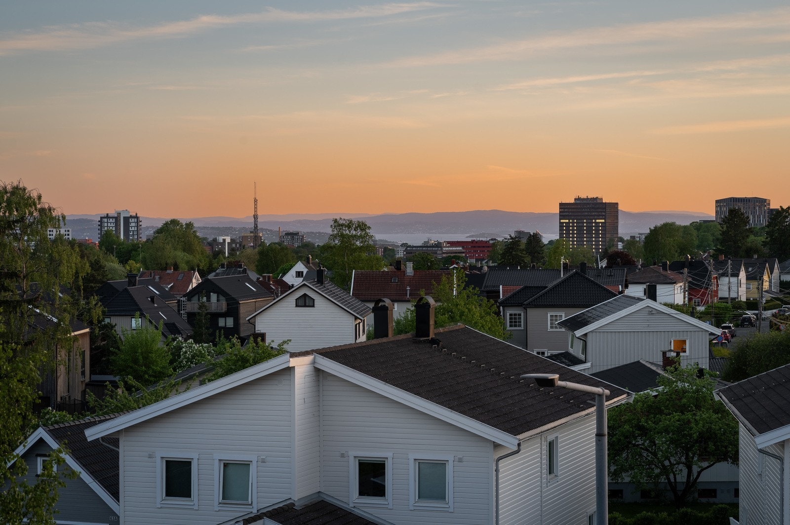 Her har du sol på balkongen fra ca. kl. 13.00 til solnedgang fra mai til oktober. Galleribilde