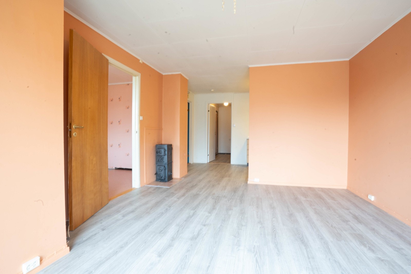 Stuen med kubbebrenner Galleribilde