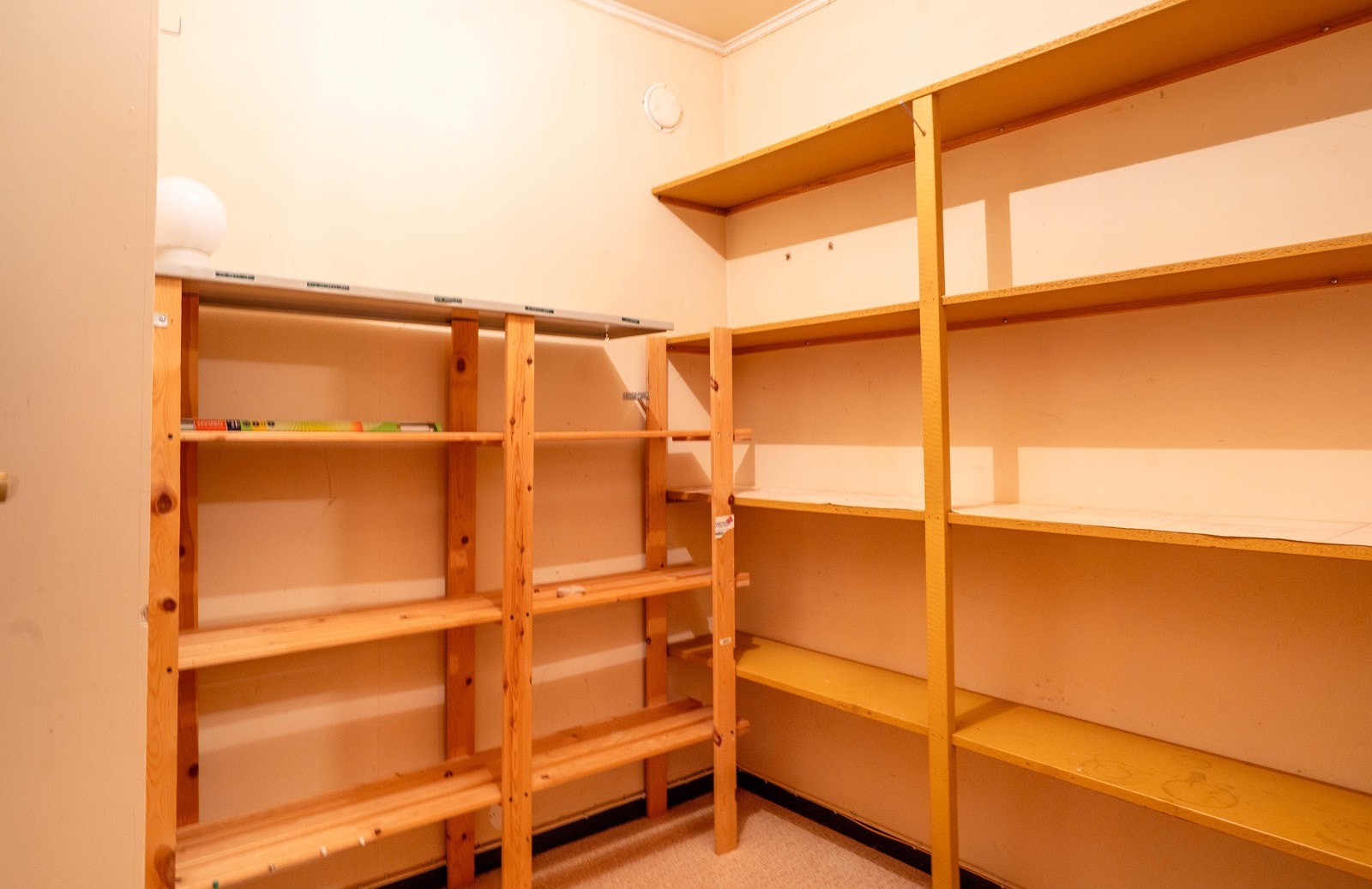 Bodrom med sikringsskap Galleribilde