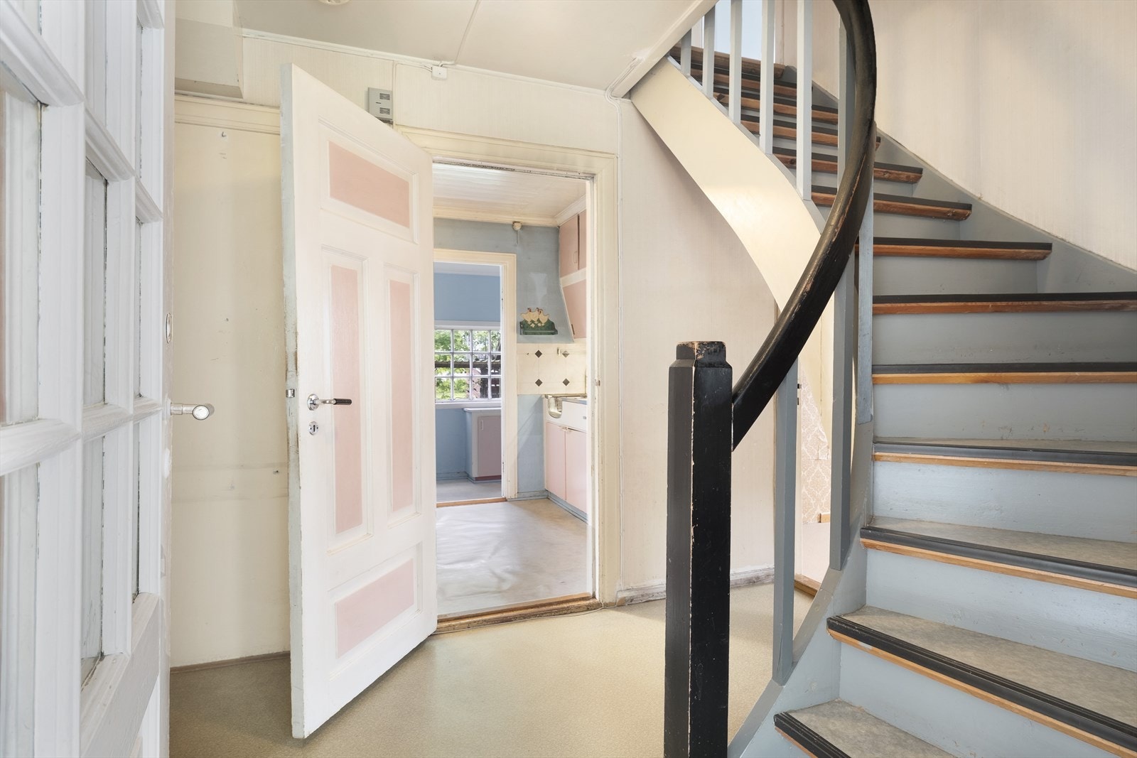 - Gang og trapperom i hovudetasjen - Galleribilde