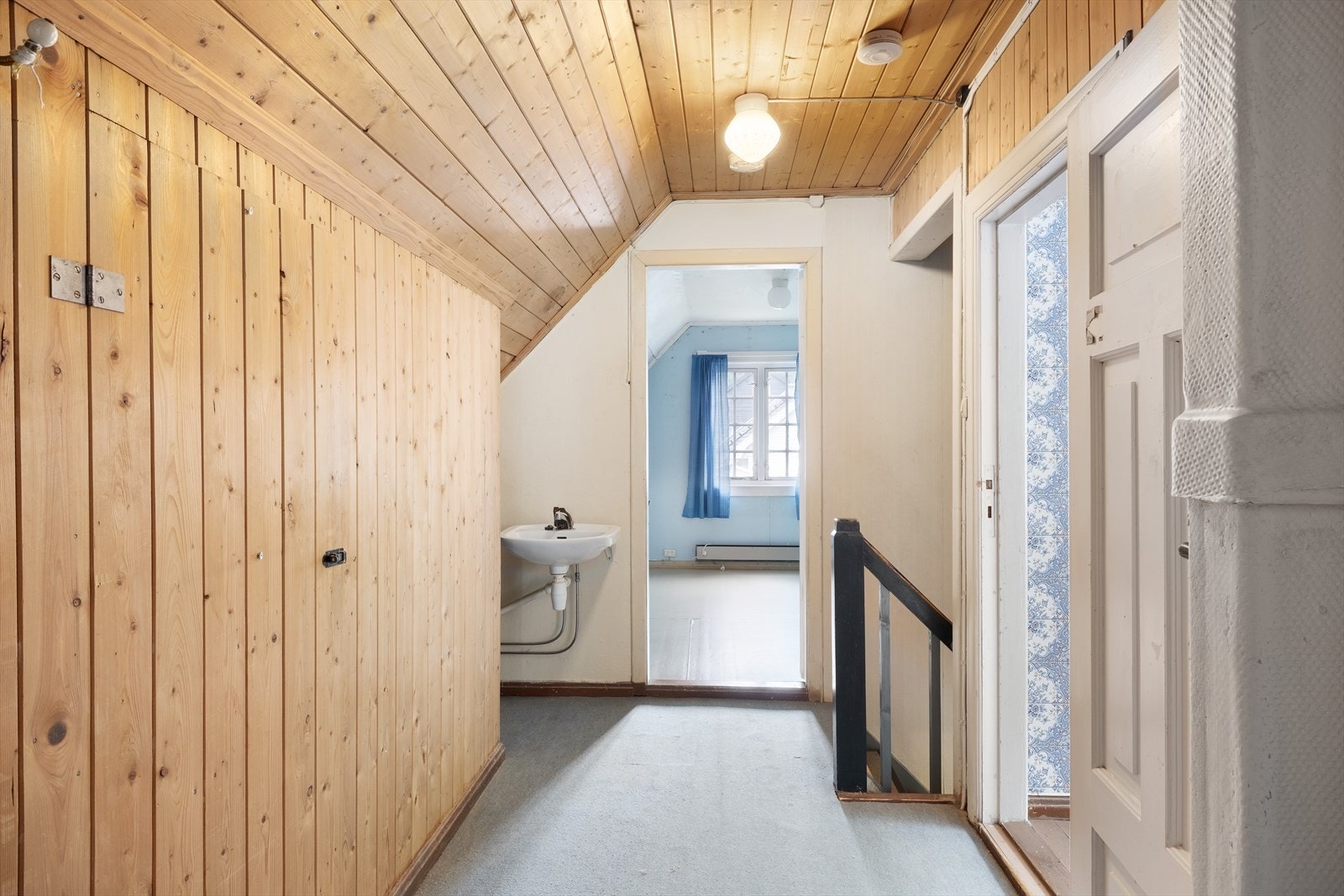- Gang i andre etasje mellom tre soverom og bod - Galleribilde