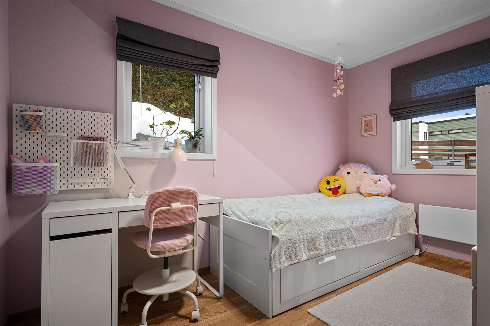 Soverom 2 av 3 er også av god størrelse Galleribilde