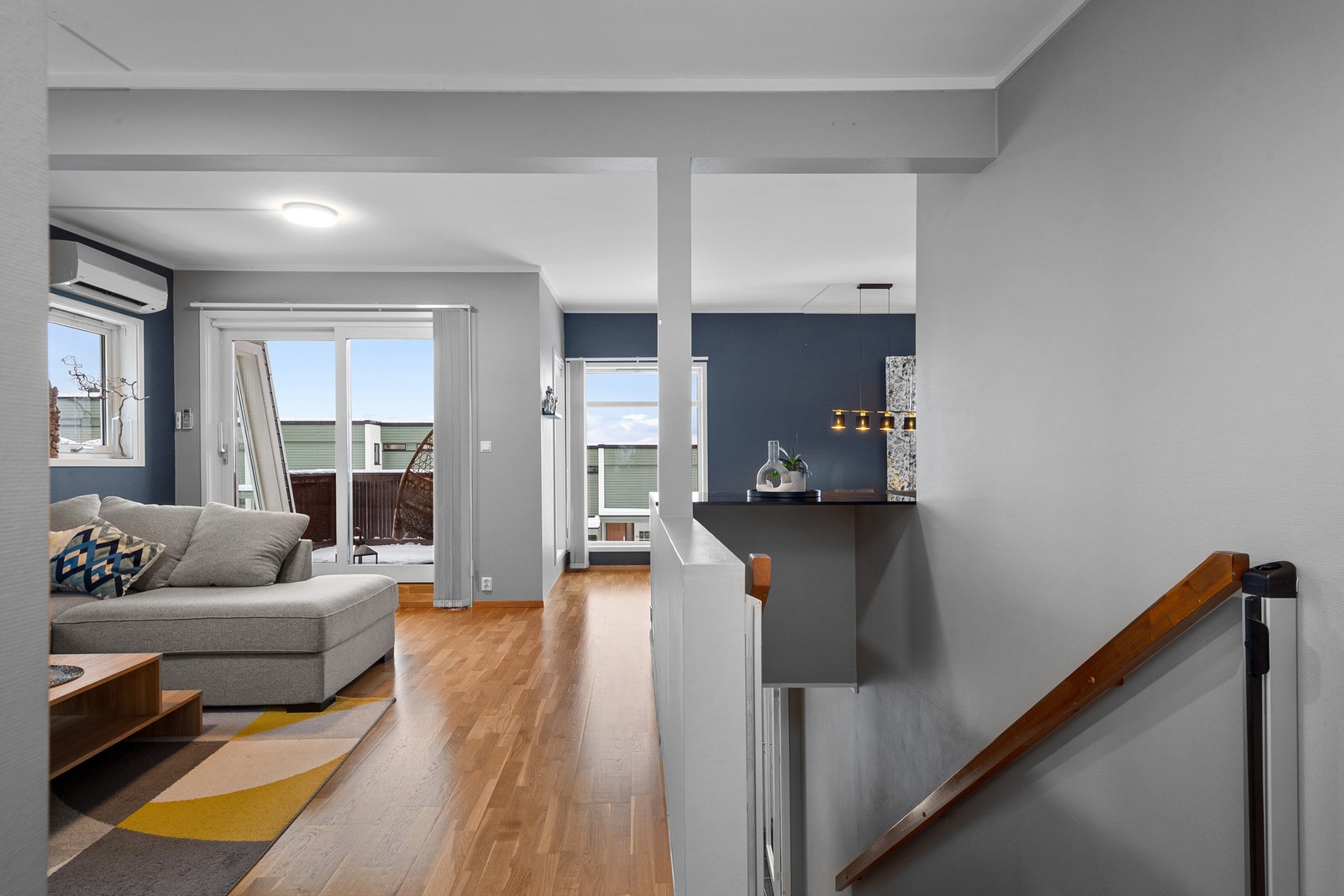 Stua er malt i moderne farger Galleribilde