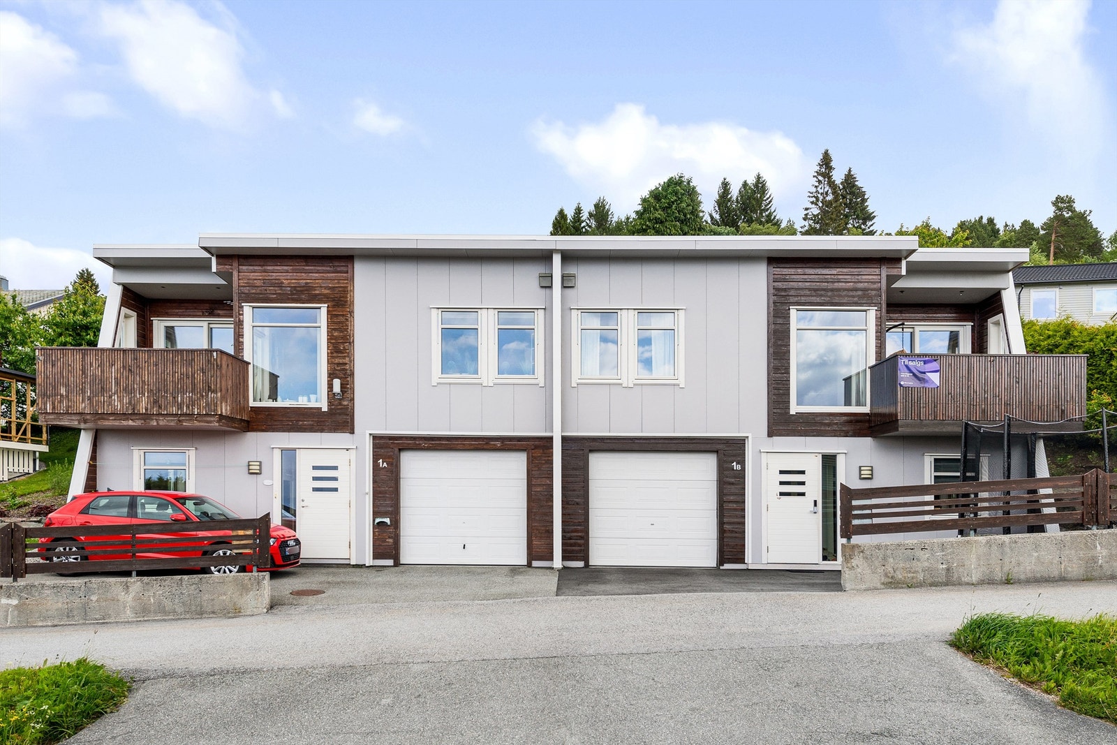 En flott halvpart med kort vei til sentrum samt marka! Galleribilde