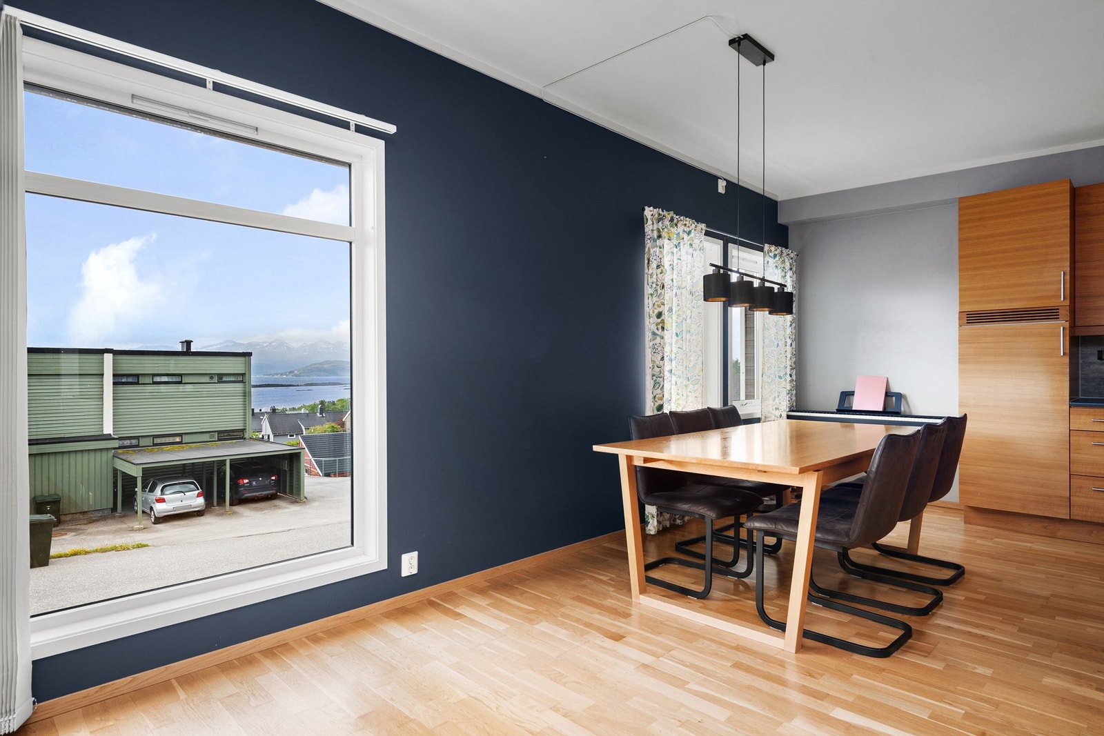 Stue med god takhøyde Galleribilde