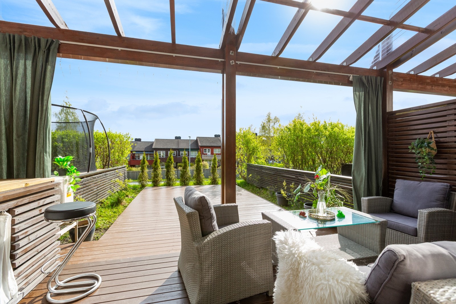 Terrassen har gode solforhold, og har lite innsyn. Galleribilde