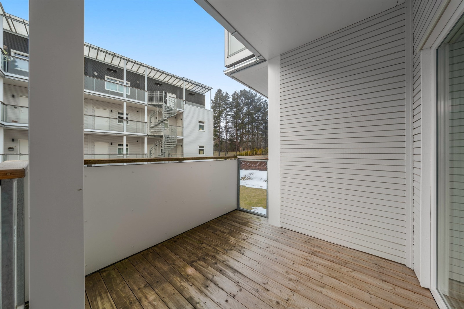 Romslig balkong på ca. 12 kvm med gode solforhold Galleribilde