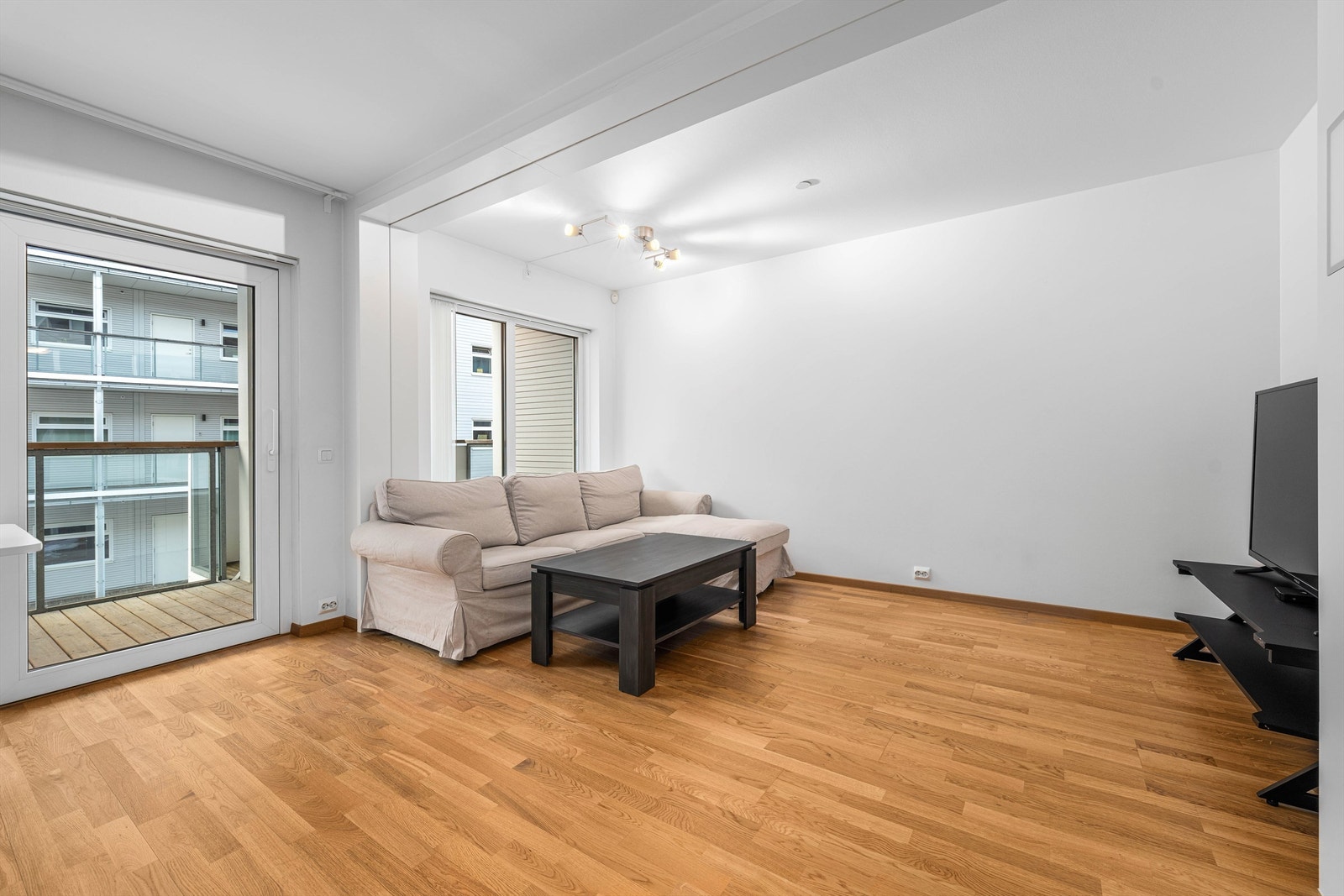 Leiligheten varmes opp med vannbåren oppvarming fra radiatorer Galleribilde