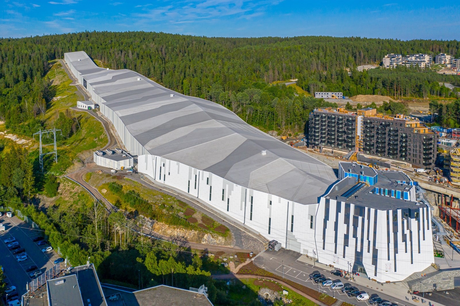 I området ved Lørenskog stasjon finner du verdens råeste helårsarena for snøopplevelser - SNØ. Galleribilde