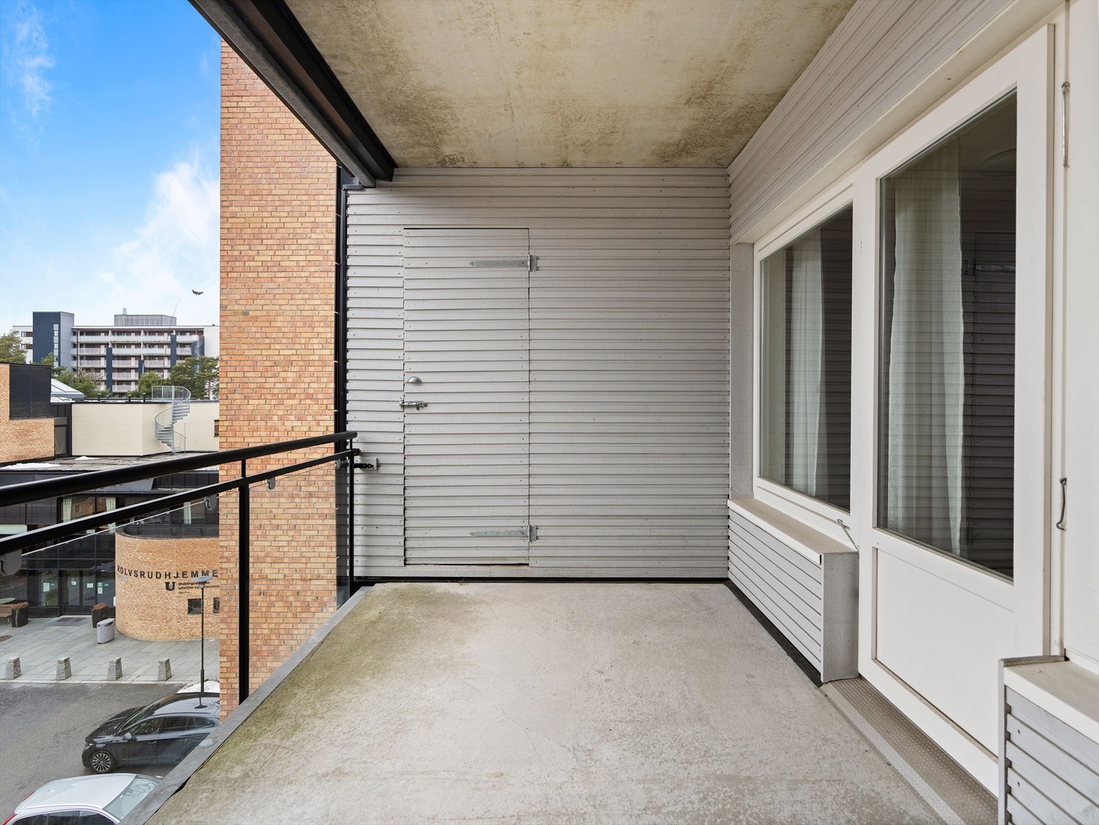 På balkongen har leiligheten en praktisk utvendig bod på 2 m². Galleribilde