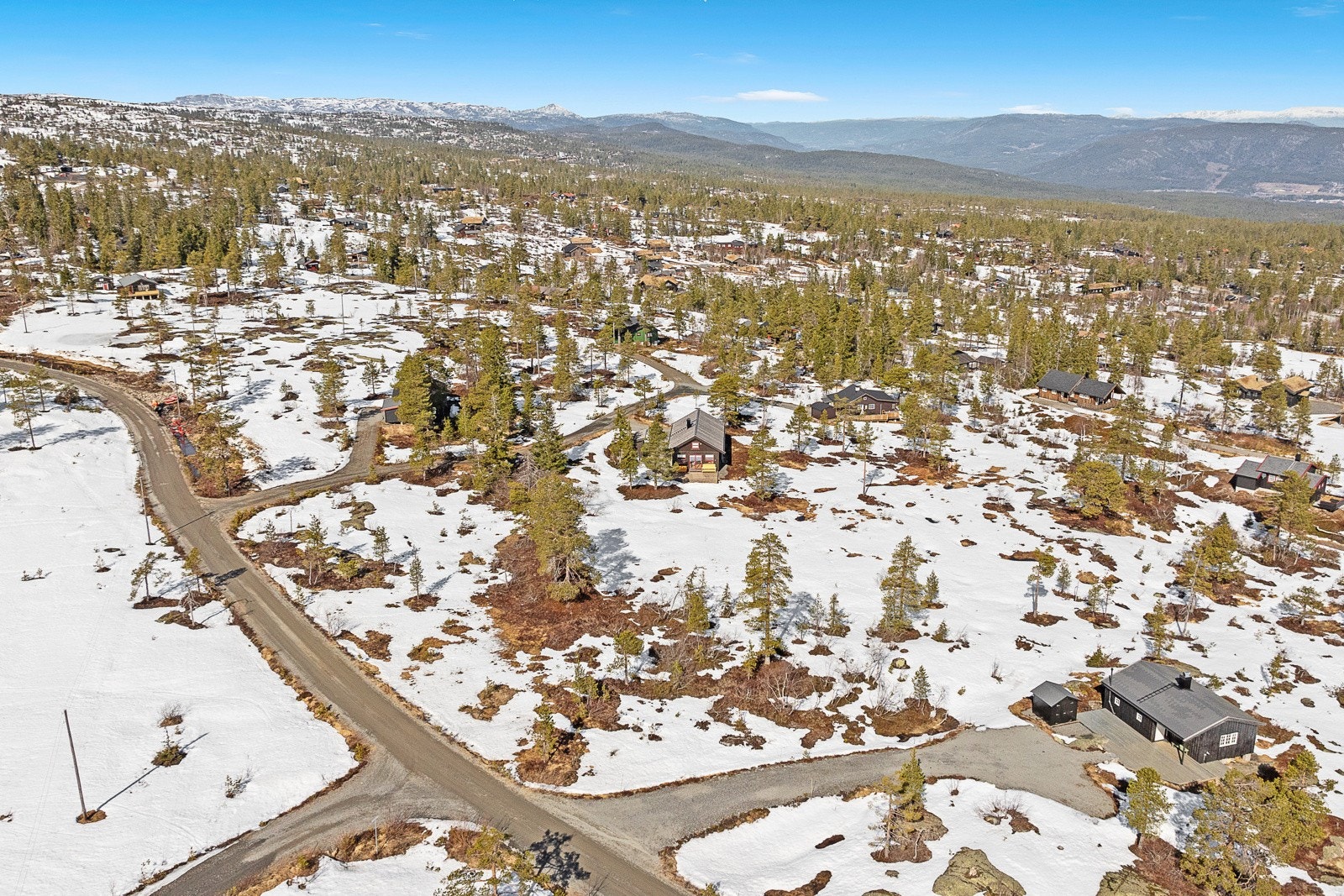 Fritidstomten ligger idyllisk til i naturskjønne omgivelser på Blefjell mellom Blestua og Blestølen Galleribilde